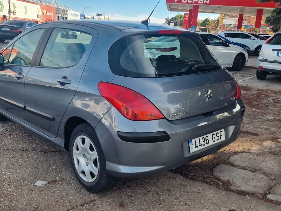 PEUGEOT 308 Confort 1.4 VTi 95