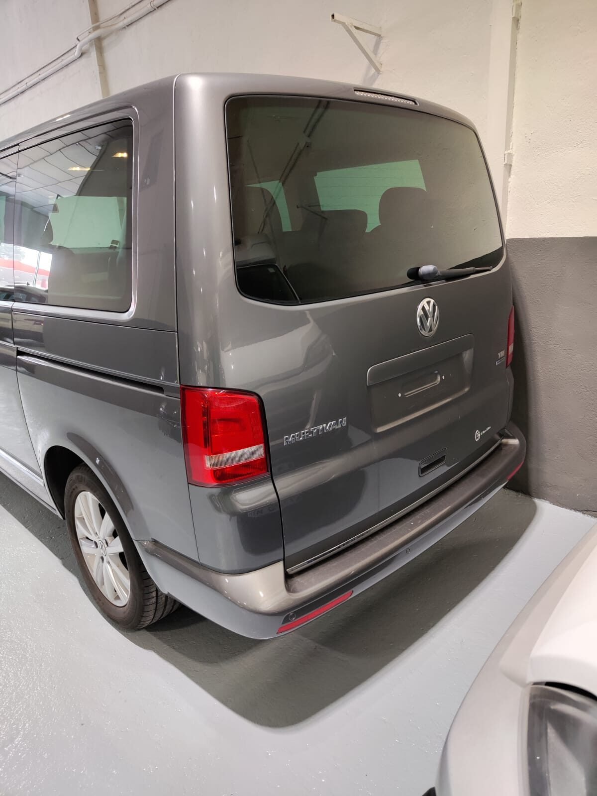 VOLKSWAGEN MULTIVAN HIGHLINE