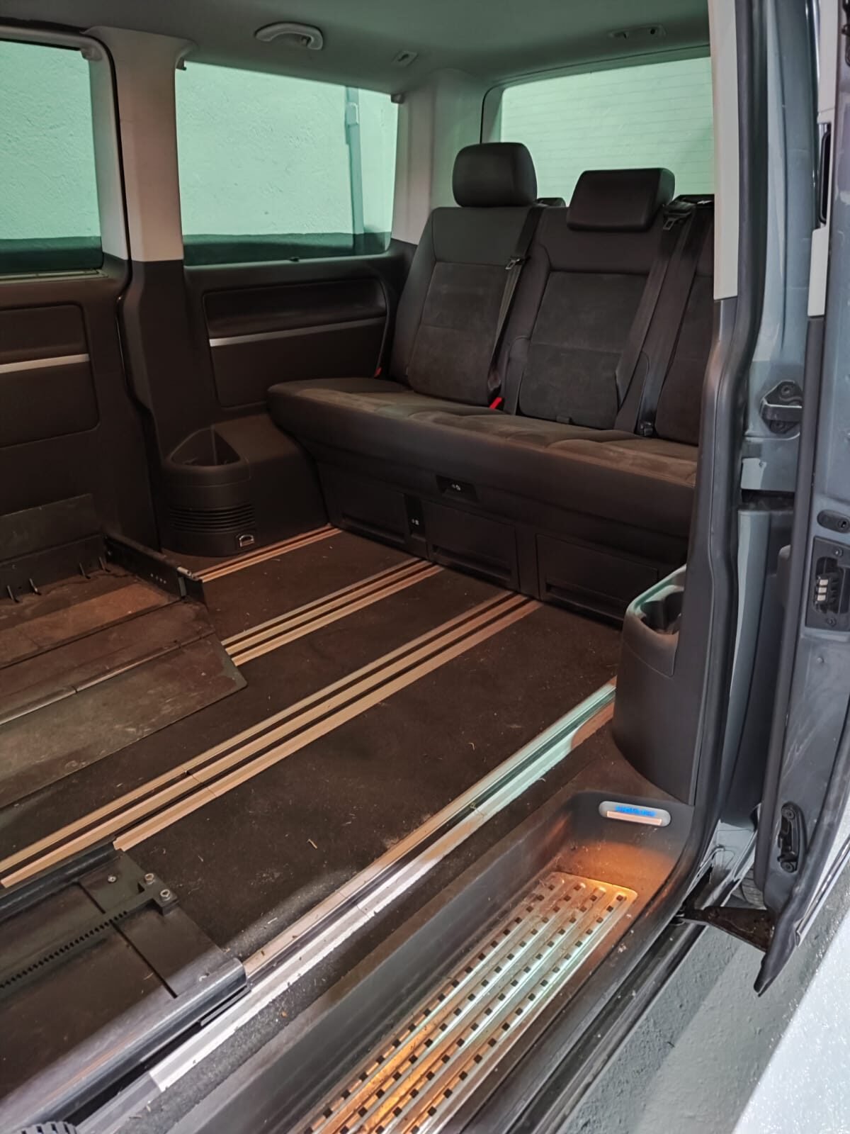 VOLKSWAGEN MULTIVAN HIGHLINE