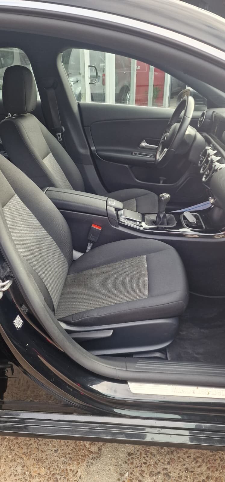 MERCEDES-BENZ CLA 180d