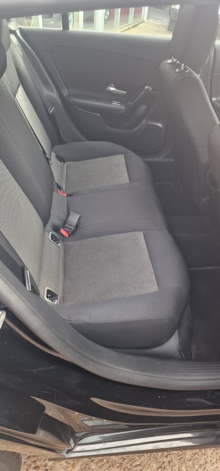 MERCEDES-BENZ CLA 180d