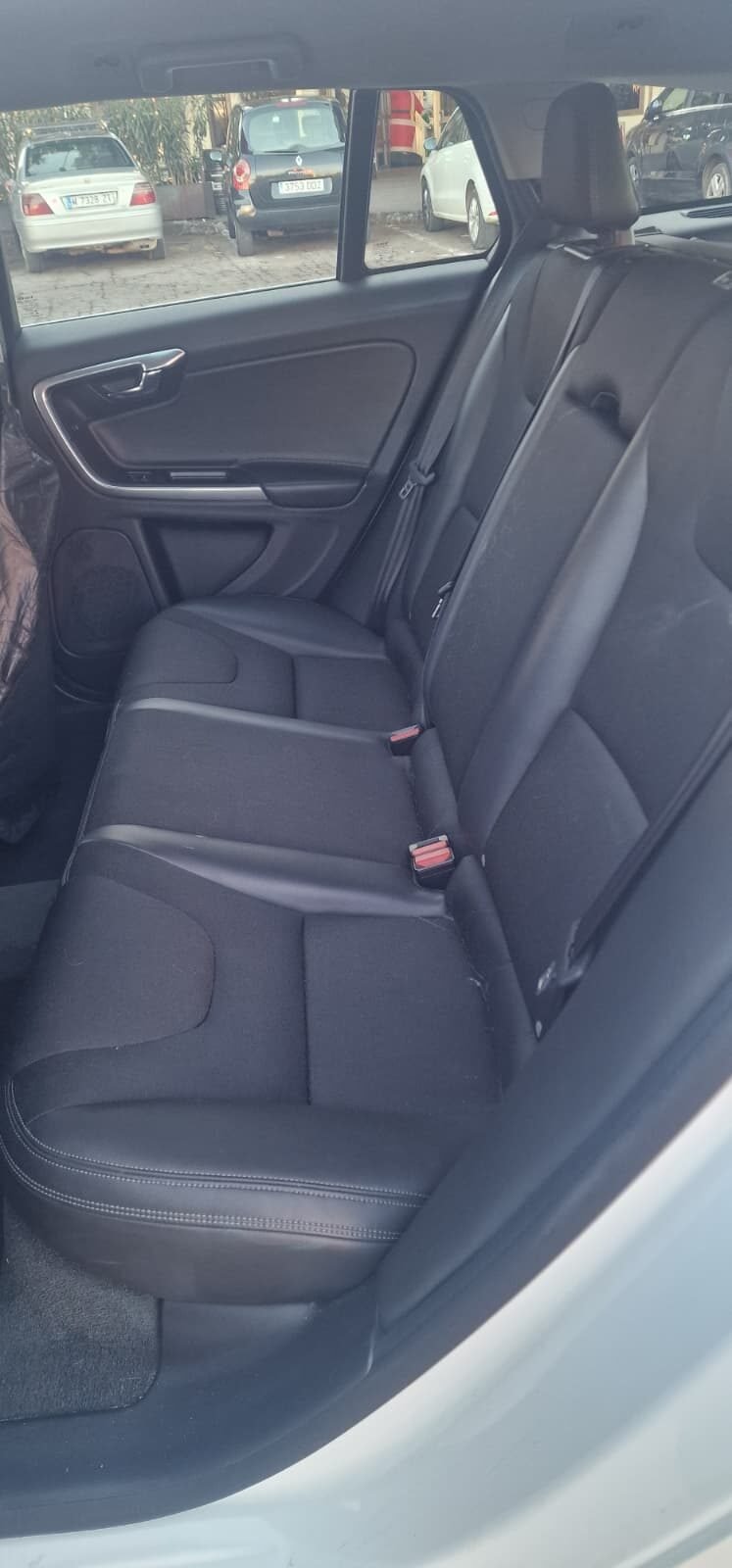 VOLVO v60 2.0 D3 momentum