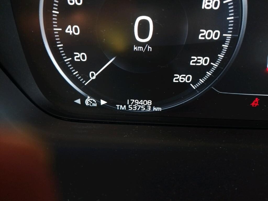 VOLVO XC90 2.0 B5