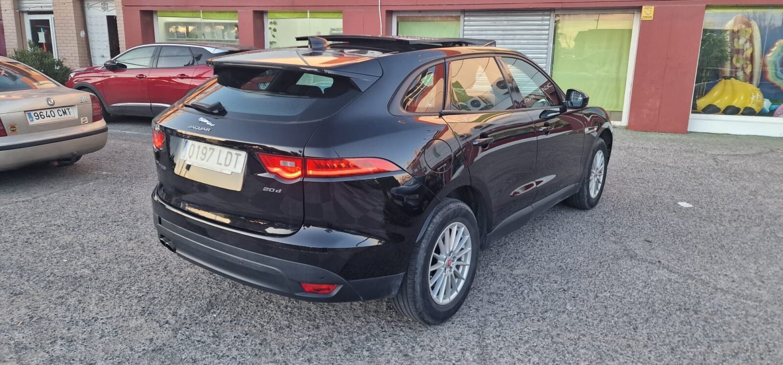 JAGUAR F PACE 2.0L i4D 180 Pure 5p