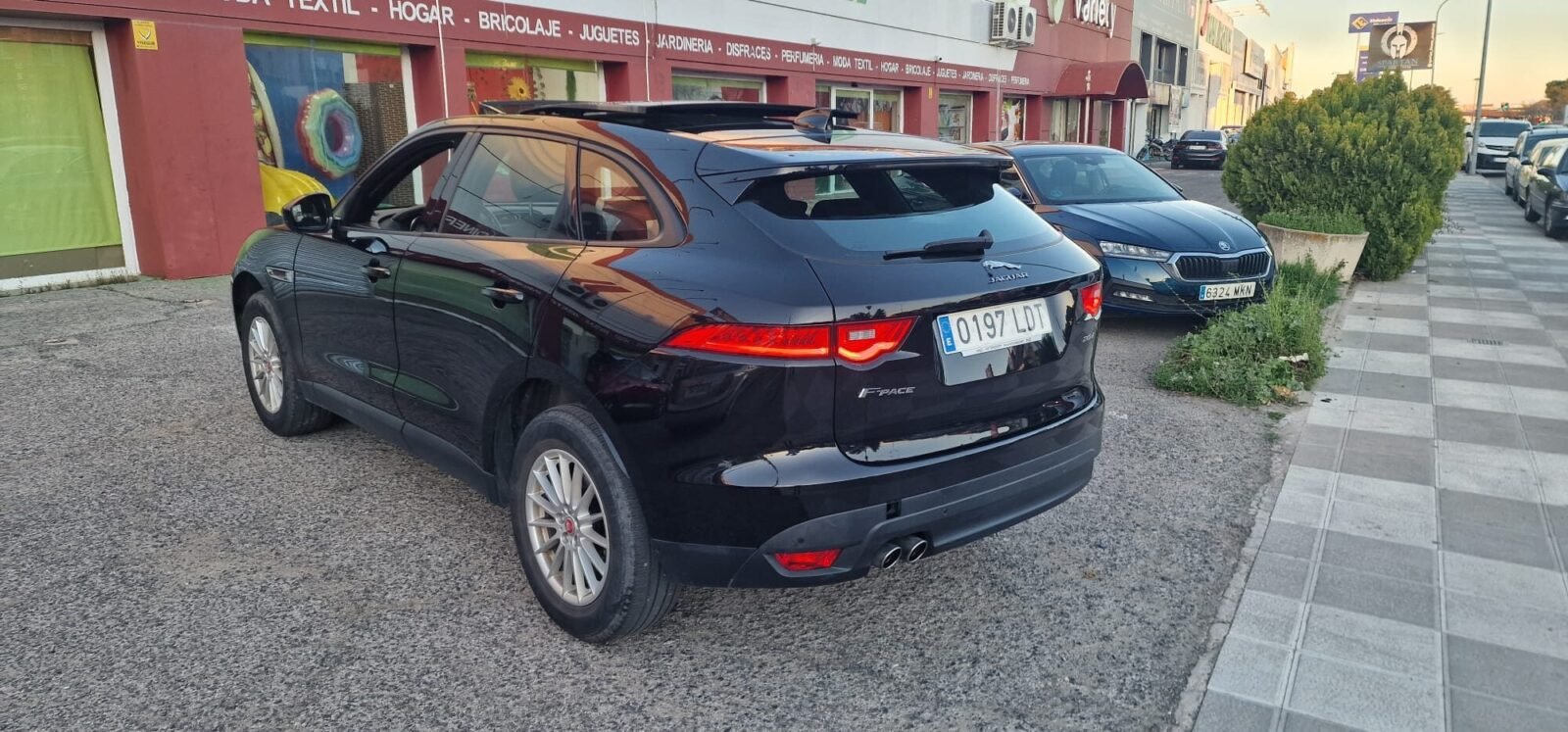 JAGUAR F PACE 2.0L i4D 180 Pure 5p