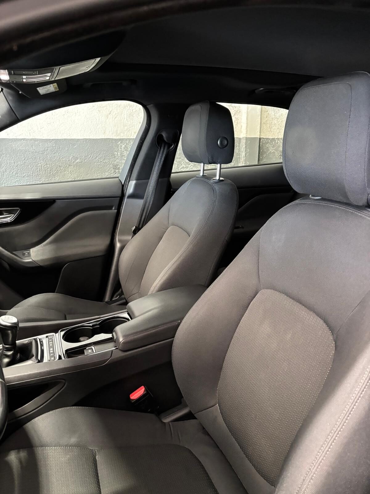 JAGUAR F PACE 2.0L i4D 180 Pure 5p