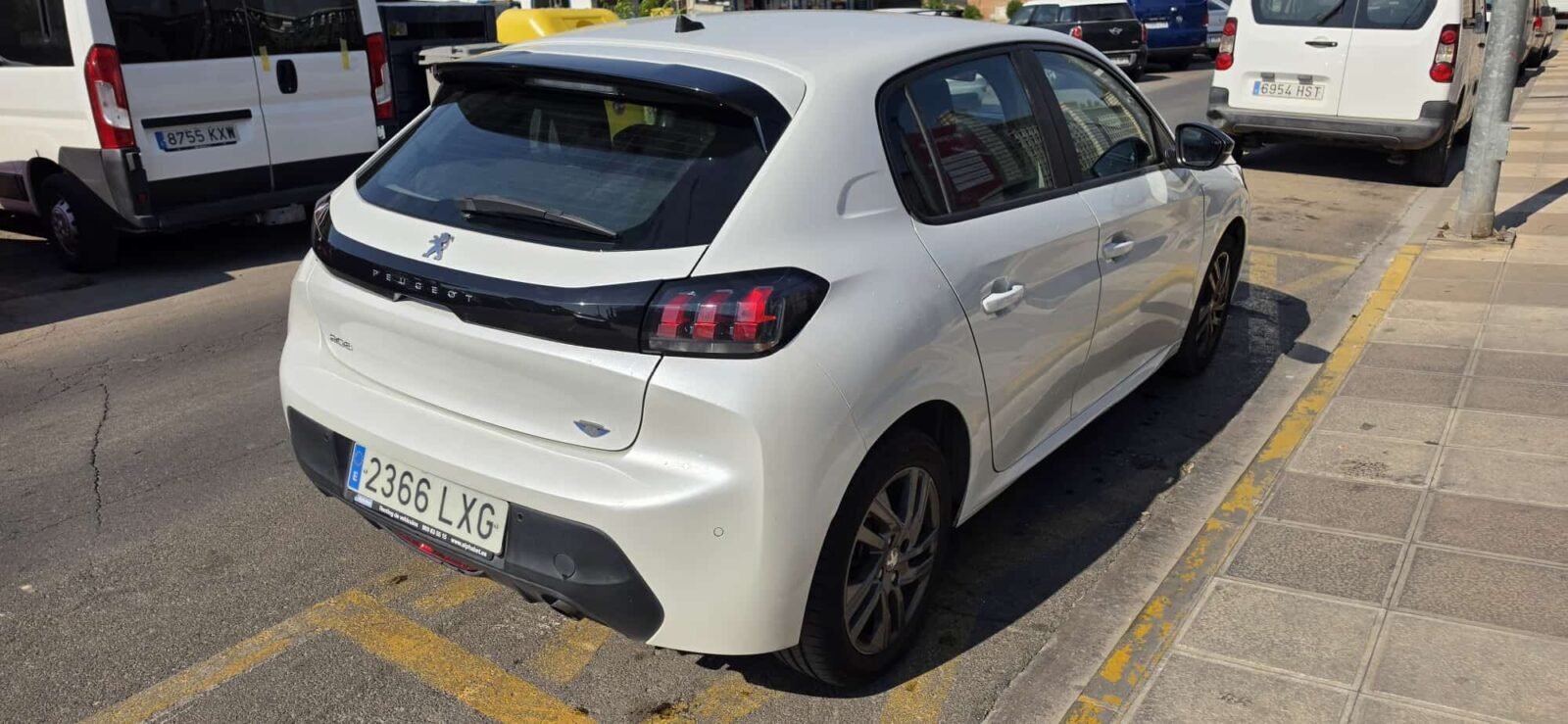 PEUGEOT 208 1.5 HDi
