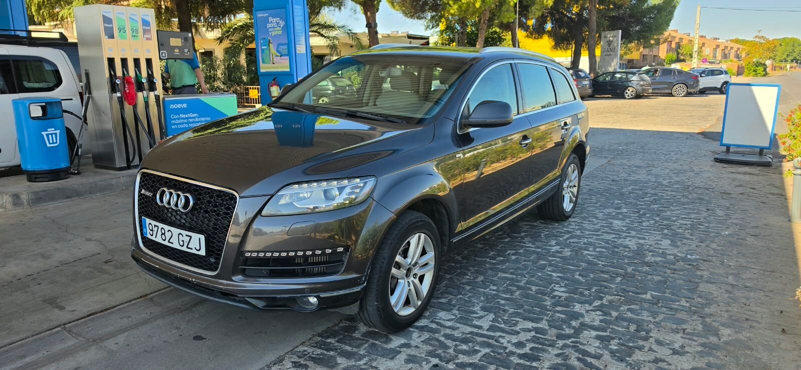 AUDI Q7 3.0