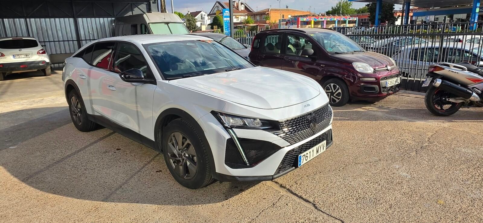 PEUGEOT 408 1.2 hybrid